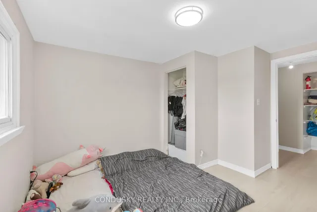 Additional image 22 of 42 Village Crt