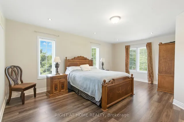 Additional image 3 of 1233 Lamont Cres