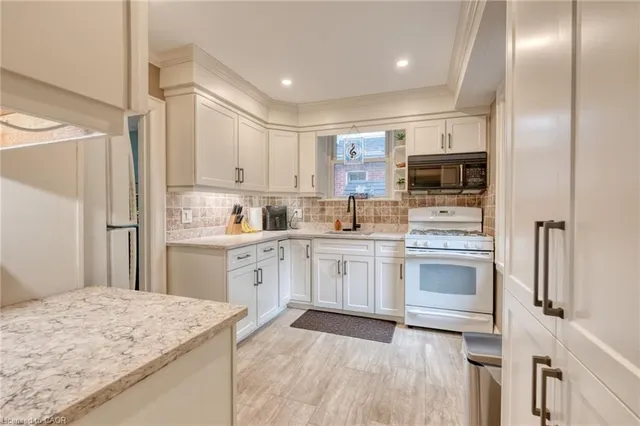 Additional image 11 of 33 East 12th St