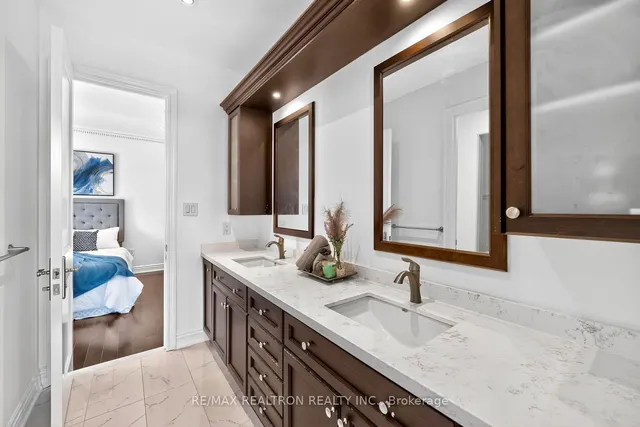 Additional image 32 of 63 Reidmount Ave