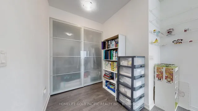 Additional image 17 of 275 Village Green Sq Unit 3423