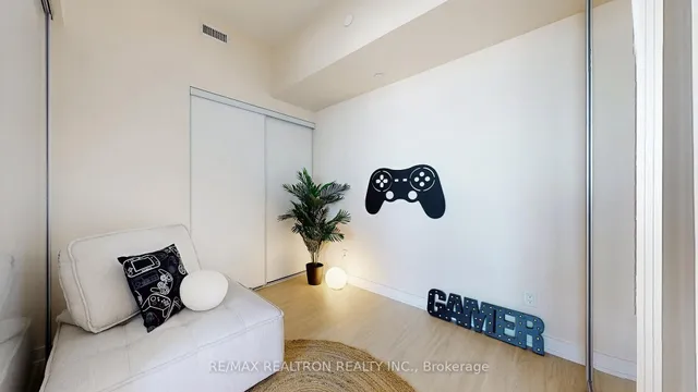 Additional image 26 of 8 Wellesley St Unit 5808