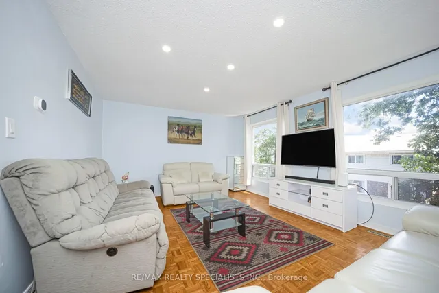 Additional image 8 of 28 Lincoln Crt