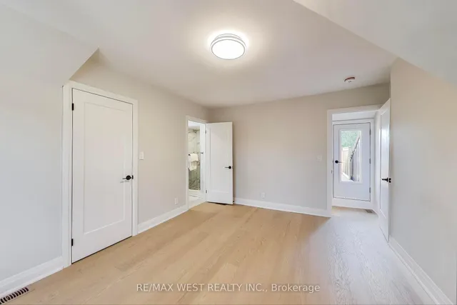 Additional image 24 of 21 Rolyat St