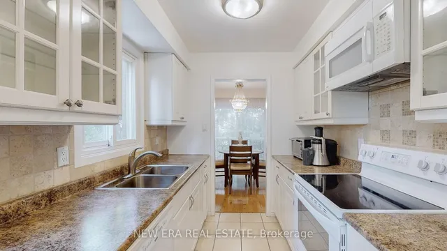 Additional image 21 of 7227 Joliette Cres