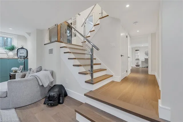 Additional image 28 of 515 Bridgman Ave