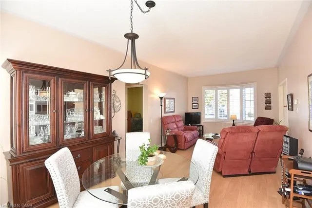 Additional image 10 of 137 Silverbirch Blvd