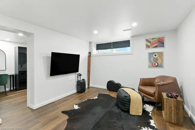 Additional image 33 of 30 Cloke Crt