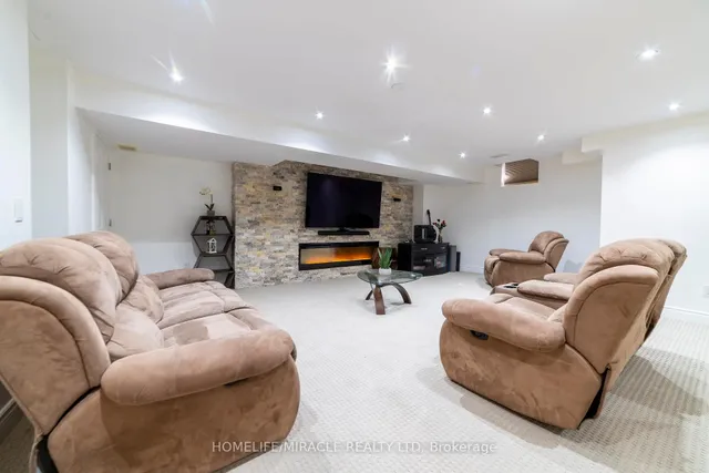 Additional image 32 of 86 JUNETOWN Circ