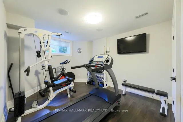 Additional image 36 of 44 Scarboro Cres