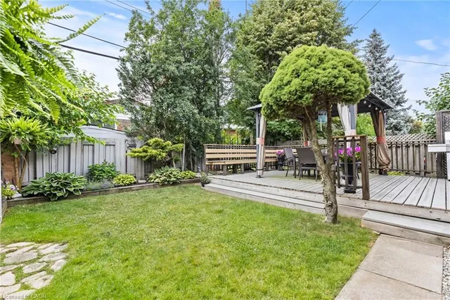 Additional image 28 of 992 Garth St