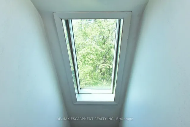 Additional image 27 of 394 Upper Ottawa St