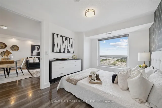 Additional image 4 of 125 Village Green Sq Unit 3006