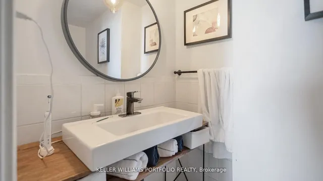 Additional image 10 of 362 The East Mall Unit 1006