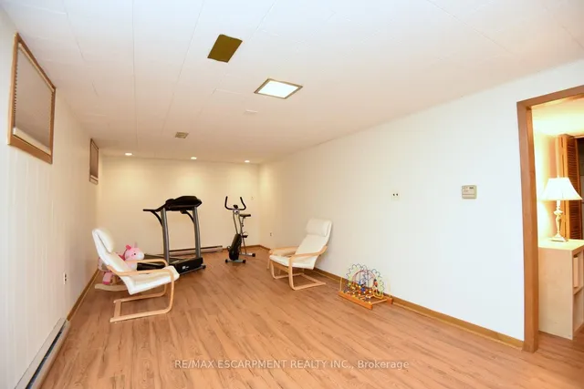 Additional image 30 of 219 Strathcona Dr