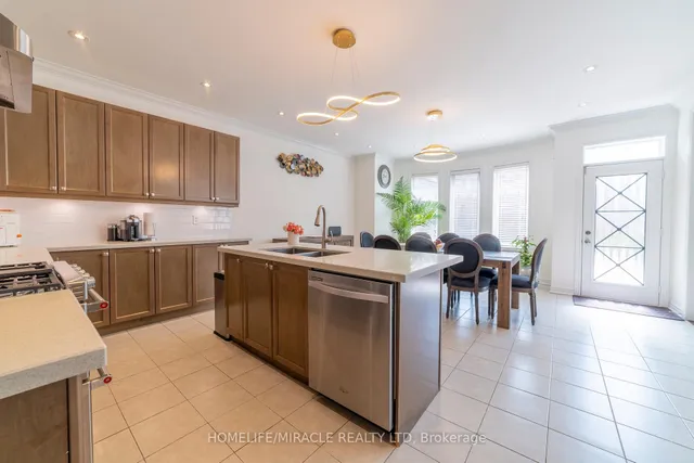 Additional image 13 of 86 JUNETOWN Circ