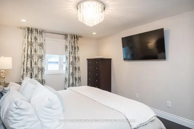 Additional image 20 of 613 Foster Crt