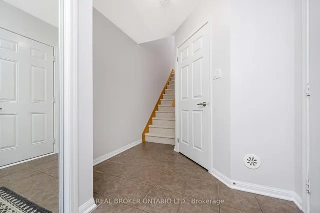Additional image 5 of 879 Willingdon Cres