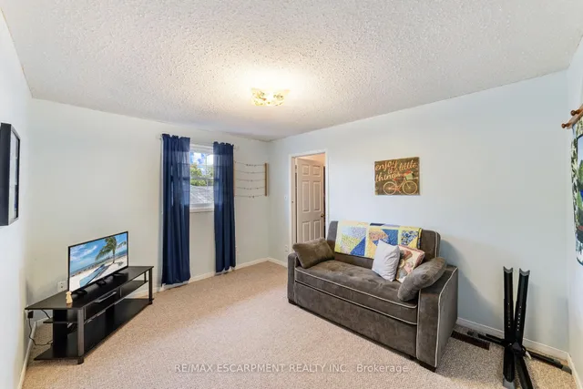 Additional image 21 of 47 Leaway Ave