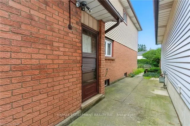 Additional image 37 of 39 Megna Crt