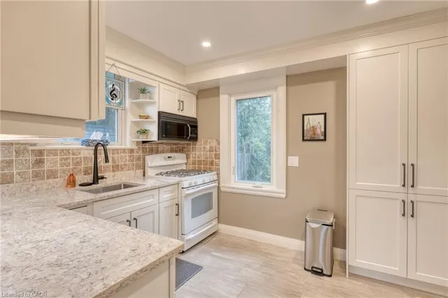 Additional image 13 of 33 East 12th St