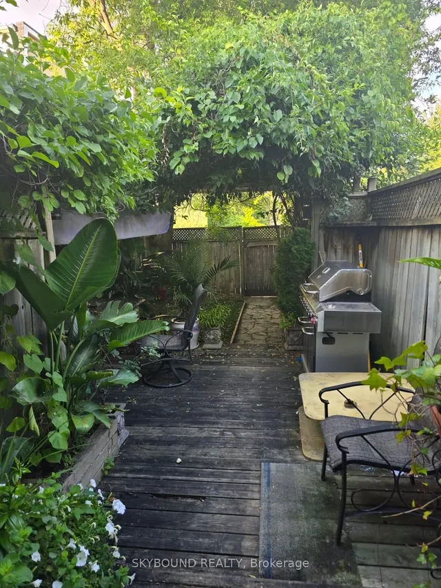 Additional image 22 of 837 Gladstone Ave