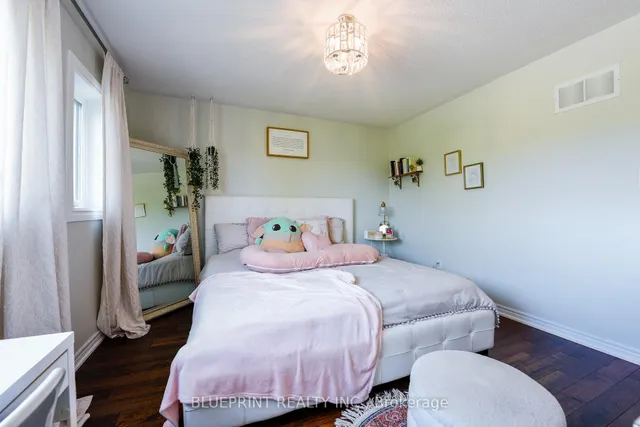 Additional image 30 of 812 Knotty Pine Grve