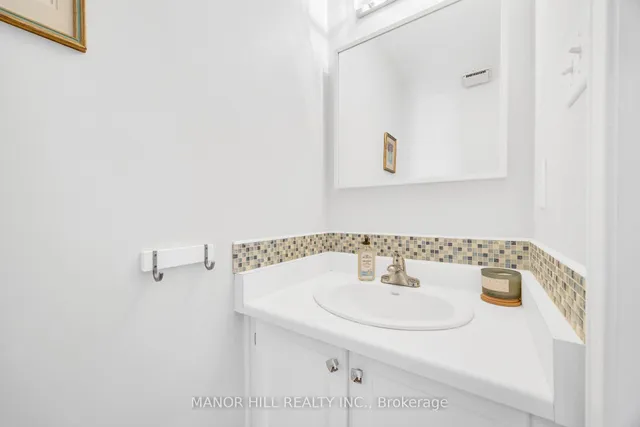 Additional image 18 of 72 Lacewood Cres