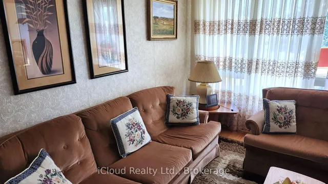 Additional image 5 of 214 Fairglen Ave