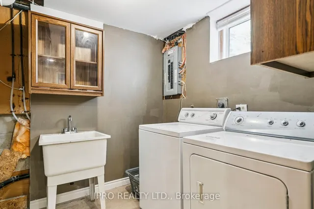 Additional image 36 of 3455 Caplan Cres Unit 3