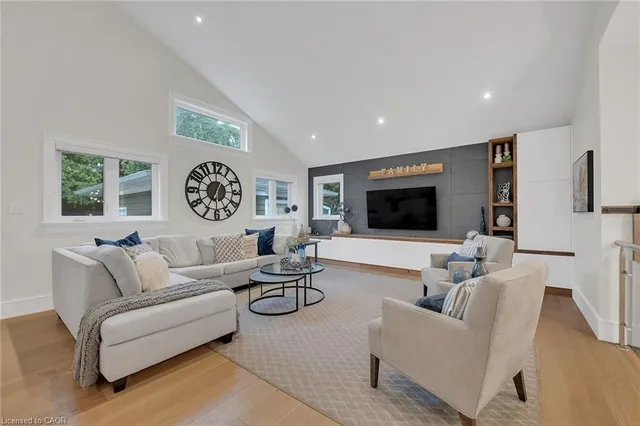 Additional image 11 of 515 Bridgman Ave