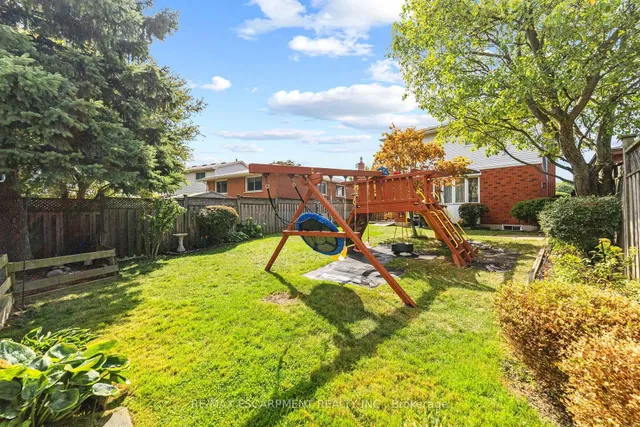 Additional image 35 of 47 Leaway Ave