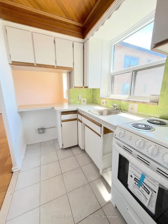 Additional image 8 of 2000 Bloor St Unit 315