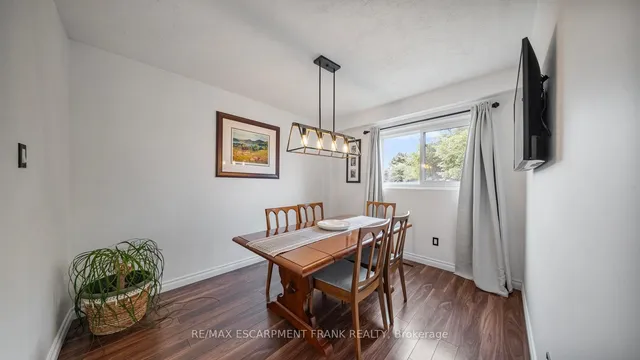 Additional image 16 of 1 YORKDALE Cres