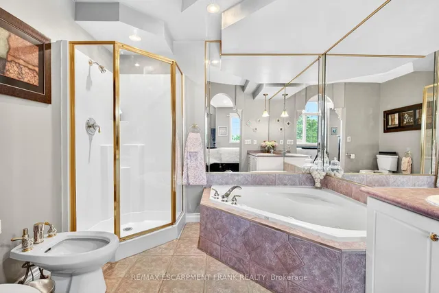 Additional image 24 of 18 Konstantine Crt