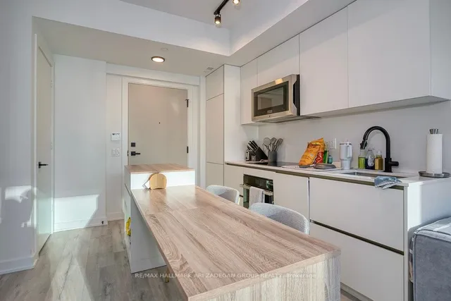 Additional image 8 of 327 King St Unit 1408