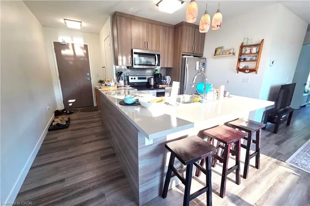 Additional image 7 of 479 Charlton Ave Unit 408