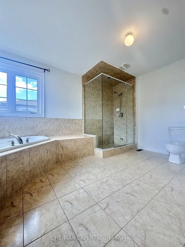 Additional image 22 of 2 Louvre Circ