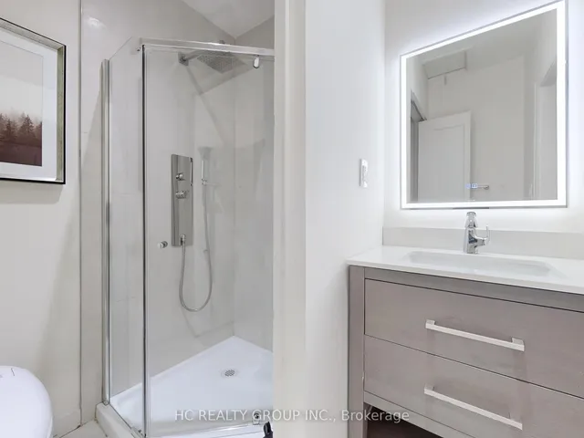 Additional image 33 of 124 Lawrence Ave