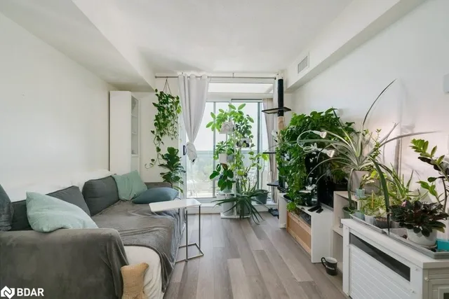 Additional image 18 of 3520 Danforth Ave Unit 609