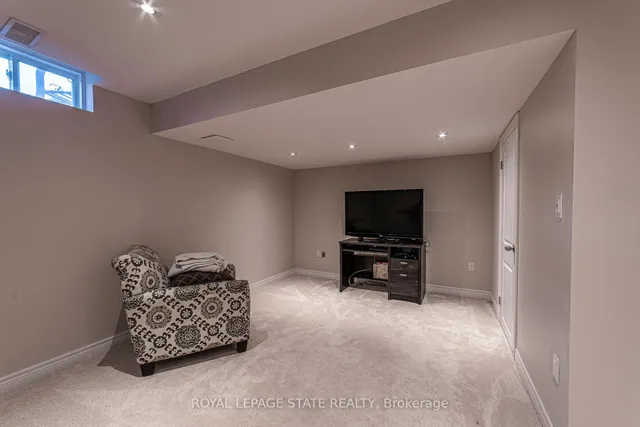 Additional image 37 of 28 Kingsborough Dr