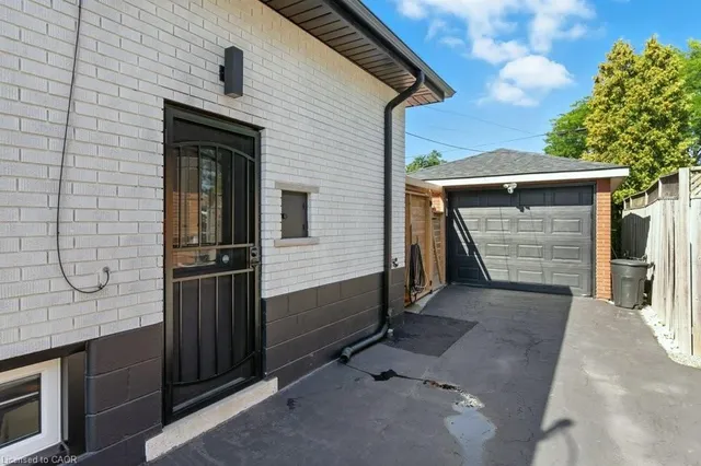 Additional image 38 of 30 Cloke Crt