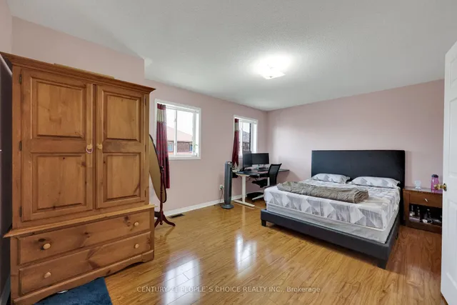 Additional image 30 of 46 Commodore Dr