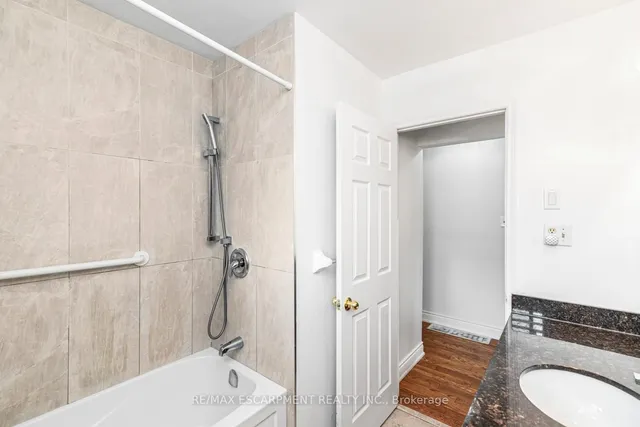 Additional image 18 of 102 Quaker Cres