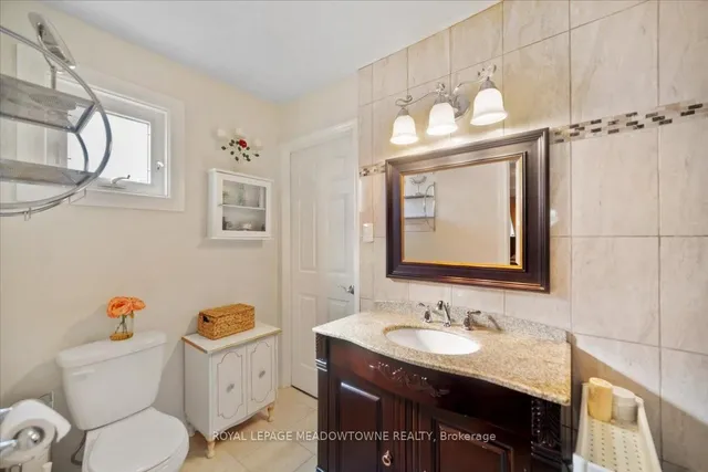 Additional image 20 of 836 Greycedar Cres