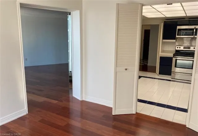 Additional image 12 of 65 Harbour Sq Unit 906