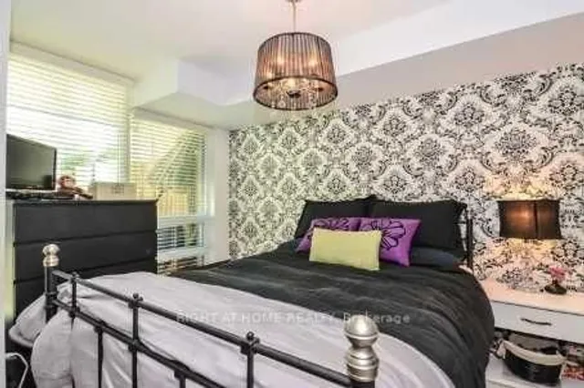 Additional image 4 of 12 Yonge St Unit 503