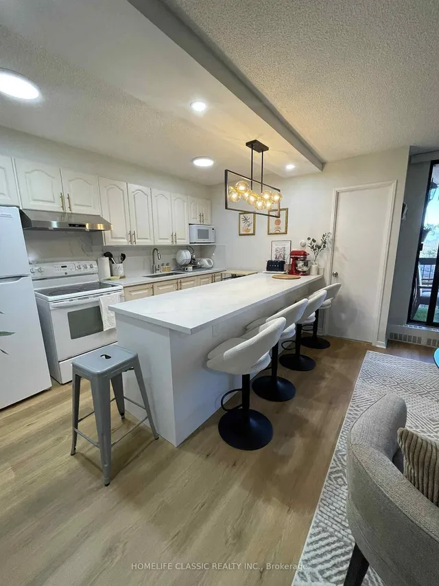 Additional image 2 of 90 Ling Rd Unit 603