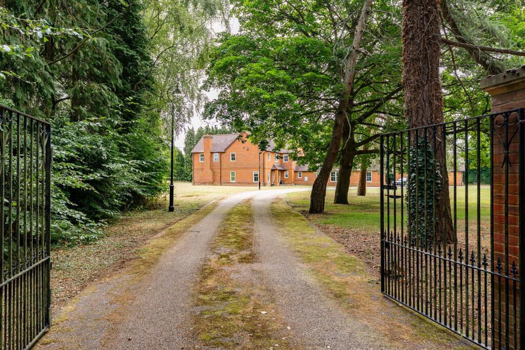 Additional image 24 of Pottersheath Road, Welwyn