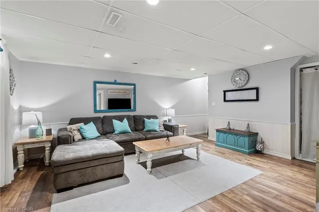 Additional image 23 of 992 Garth St